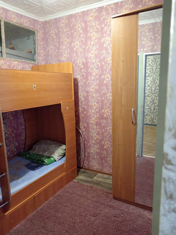 Сдается в аренду на длительный срок квартира с мебелью (стиральная машинка, шкаф, кухонный гарнитур, - Новотроицк