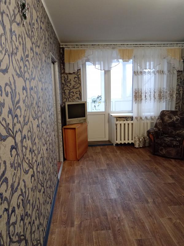 Сдается в аренду на длительный срок квартира с мебелью (стиральная машинка, шкаф, кухонный гарнитур, - Новотроицк