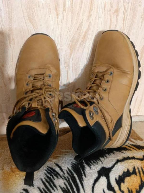 Продам мужские кроссовки  43 размера .фирмы &quot;NIKE&quot;  в отличном состоянии серого цв - Орск