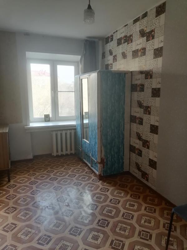 Сдам 2хкомнатну.ю квартиру без мебели за 12000 рублей +счётчики. - Новотроицк