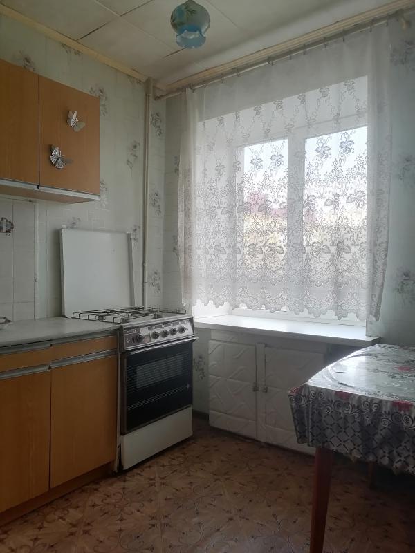 Сдам 2хкомнатну.ю квартиру без мебели за 12000 рублей +счётчики. - Новотроицк