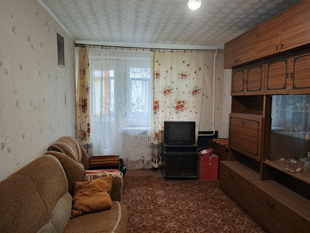 Продам квартиру (ремонт старый). - Новотроицк