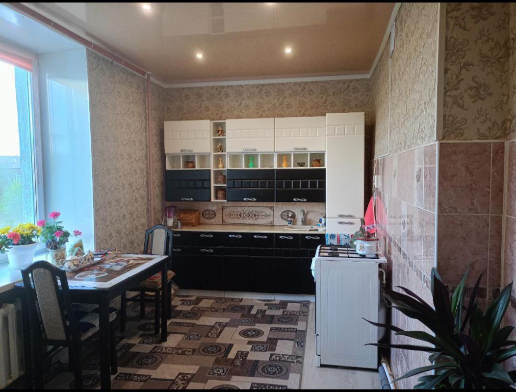 🏠 Продам 3-комнатную квартиру, на третьем этаже трёхэтажного дома, 90 кв. - Новотроицк