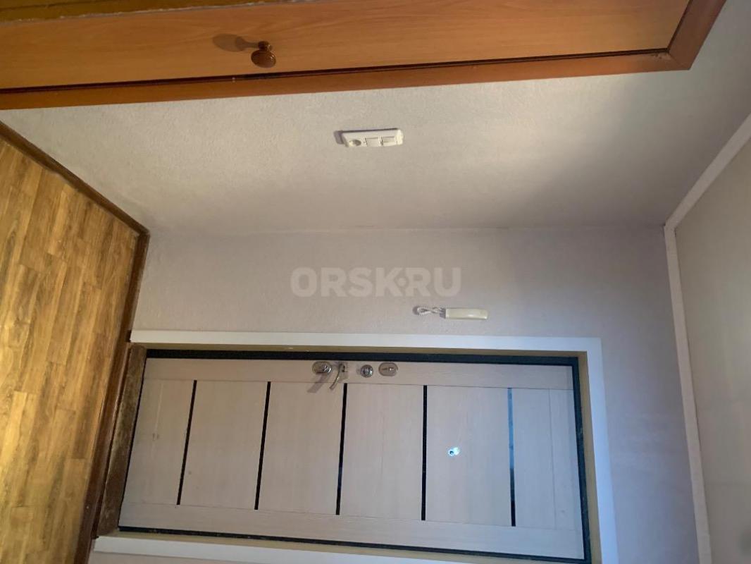 Продам 1 комнатную квартиру,очень просторную для однокомнатной квартиры,кухня большая,есть отдельно - Орск