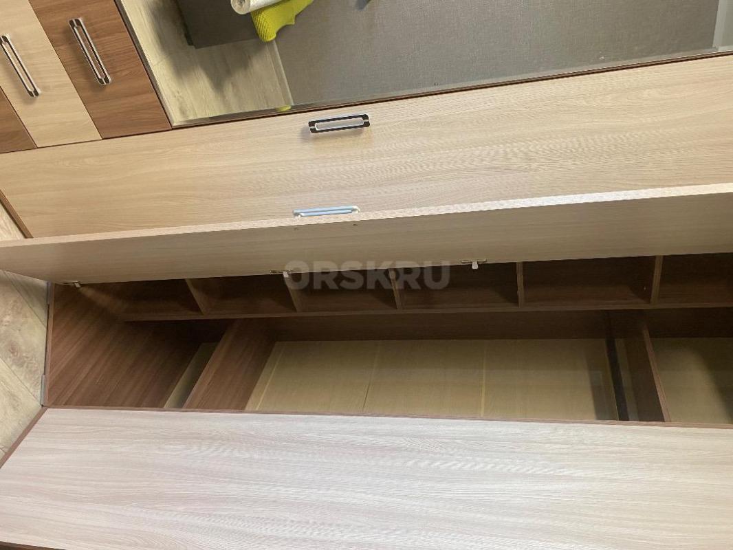 Шкаф угловой для одежды в отличном состоянии, высота 212, глубина 44см - Орск