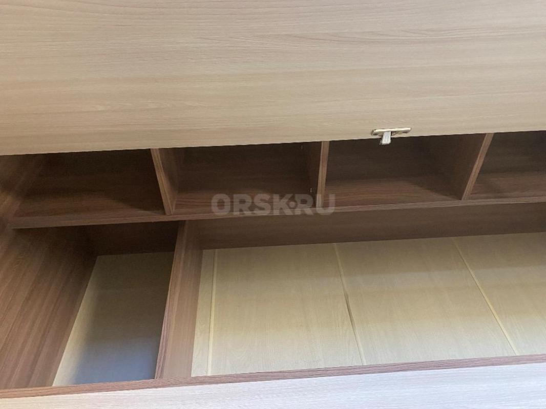 Шкаф угловой для одежды в отличном состоянии, высота 212, глубина 44см - Орск