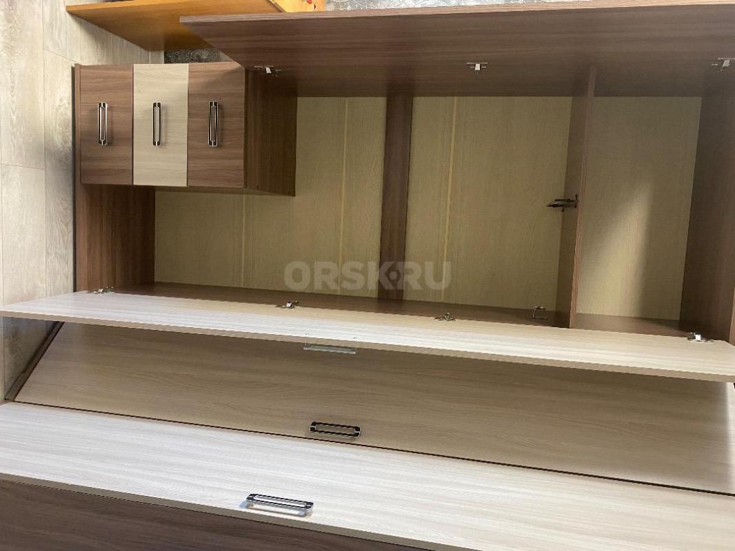 Шкаф угловой для одежды в отличном состоянии, высота 212, глубина 44см - Орск