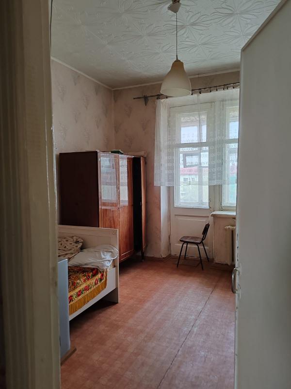 Продам 2- комнатную ( старого типа) в центре города, первая линия. - Новотроицк