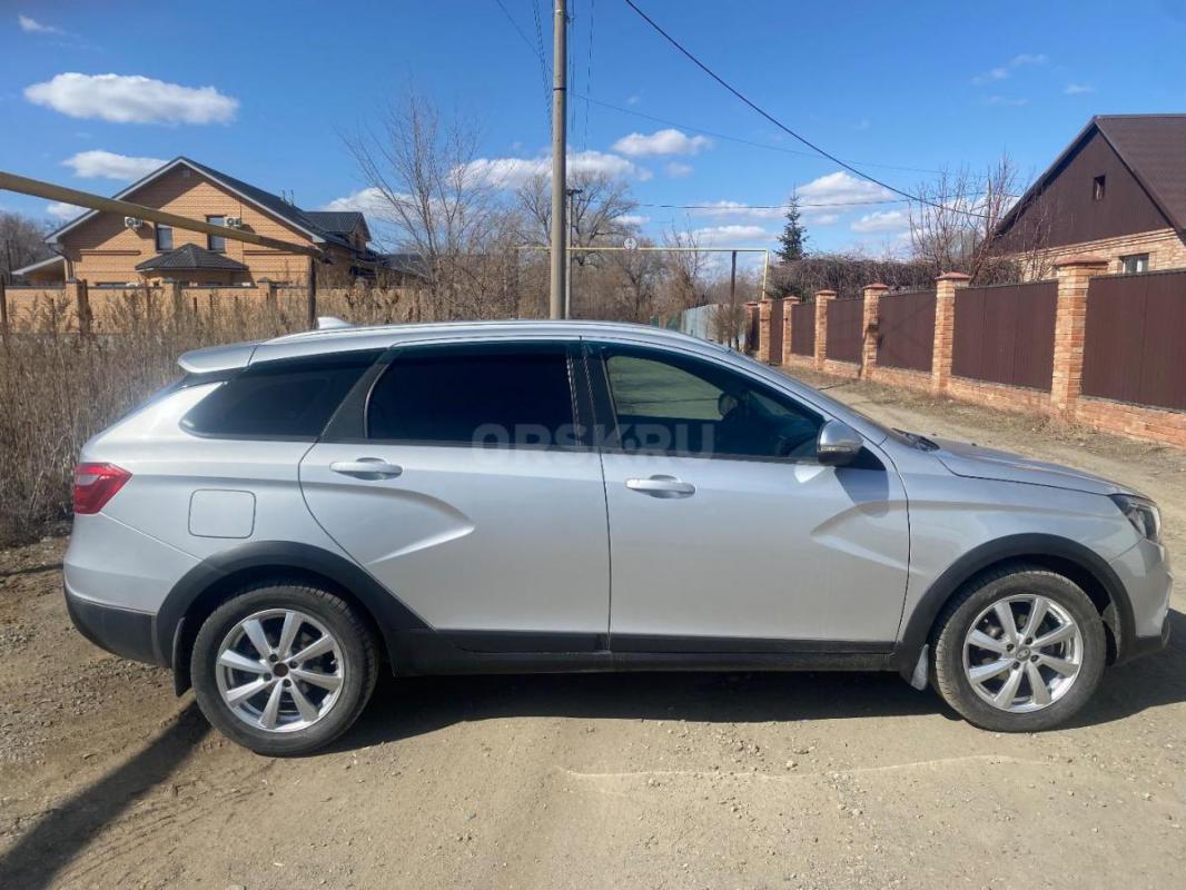 Продам Весту Кросс в отличном состоянии 
2019 года 2 хозяина мотор 1.8 в родном окрасе. - Орск