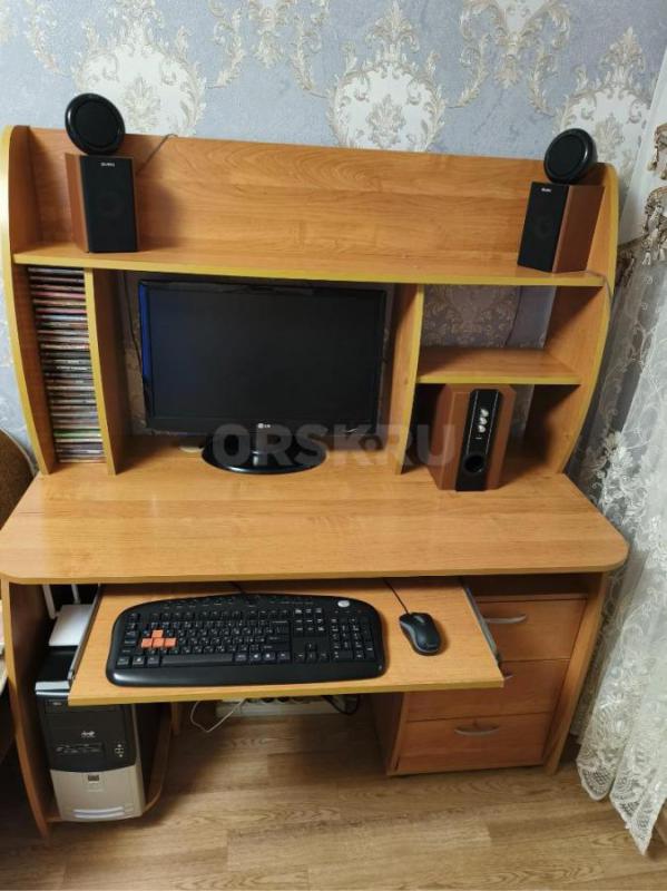 Продам компьютерный стол в хорошем состоянии - Орск