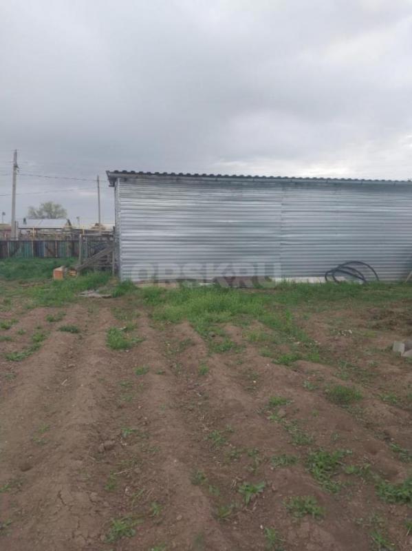 Продам дом,из шлакоблоков ,4 - комнаты, общая площадь 64 квадратных метров, плюс есть просторная  ве - Орск