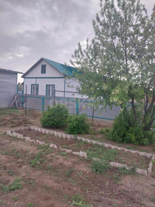 Продам дом,из шлакоблоков ,4 - комнаты, общая площадь 64 квадратных метров, плюс есть просторная  ве - Орск