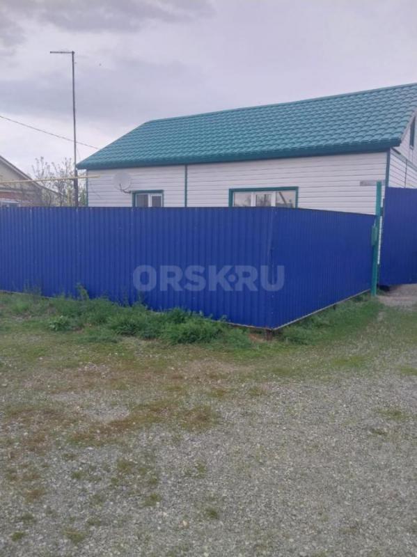 Продам дом,из шлакоблоков ,4 - комнаты, общая площадь 64 квадратных метров, плюс есть просторная  ве - Орск