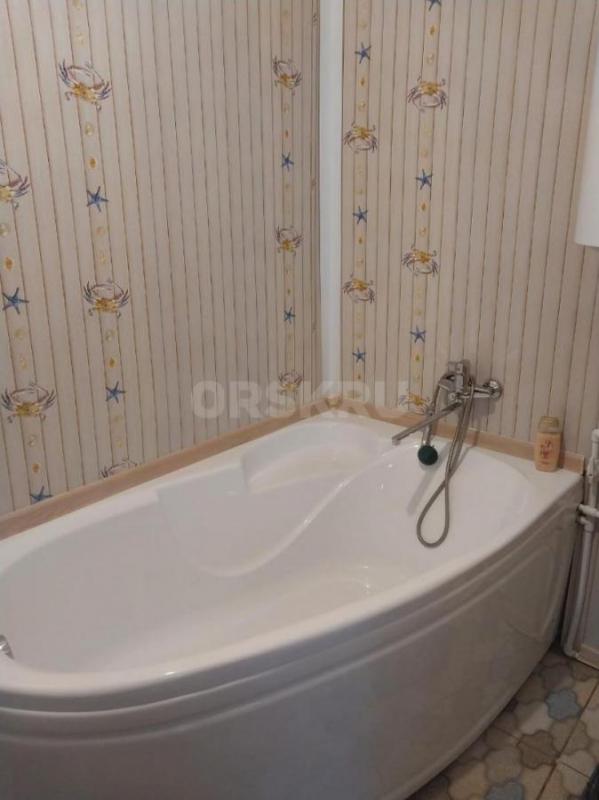 Продам дом,из шлакоблоков ,4 - комнаты, общая площадь 64 квадратных метров, плюс есть просторная  ве - Орск