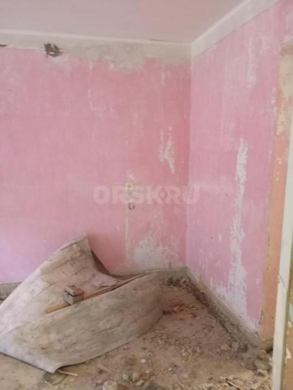 Продам 2-х комнатную квартиру в хорошем , спокойном районе города , но требуется ремонт . - Орск