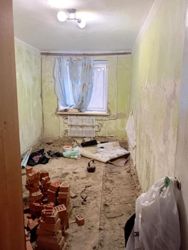 Продам 2-х комнатную квартиру в хорошем , спокойном районе города , но требуется ремонт . - Орск