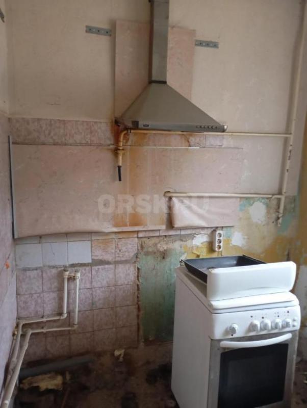 Продам 2-х комнатную квартиру в хорошем , спокойном районе города , но требуется ремонт . - Орск