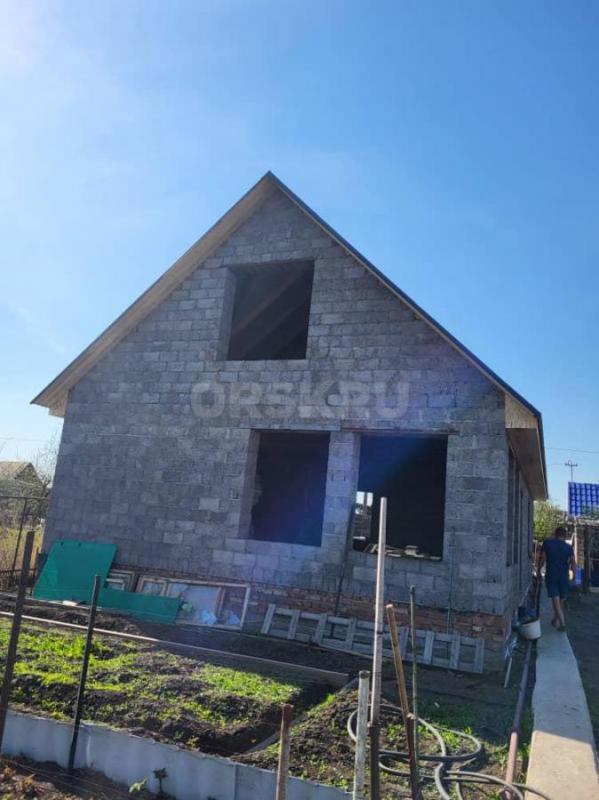 Бригада строит дома из блоков, пеноблоков. - Орск