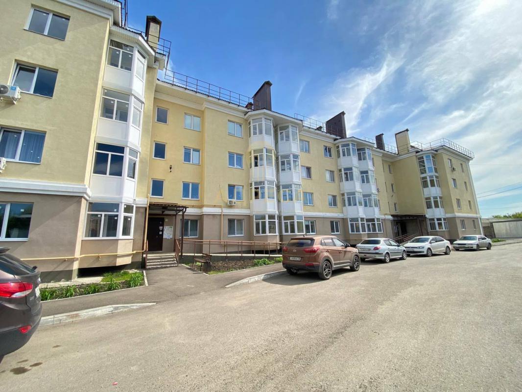 Продается двух-комнатная квартира , общей площадью 60,4 кв. - Оренбург