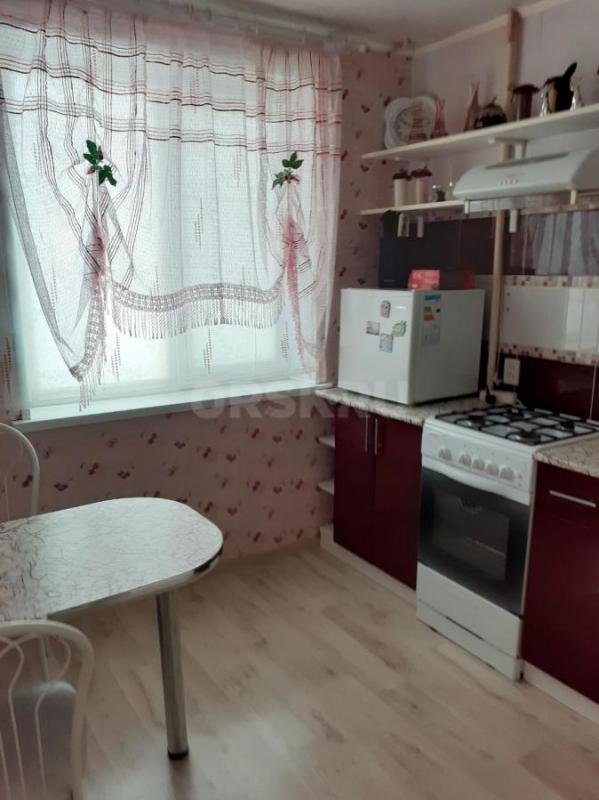 Продам однокомнатную квартиру с хорошим ремонтом в районе кинотеатра Мир по пр. - Орск