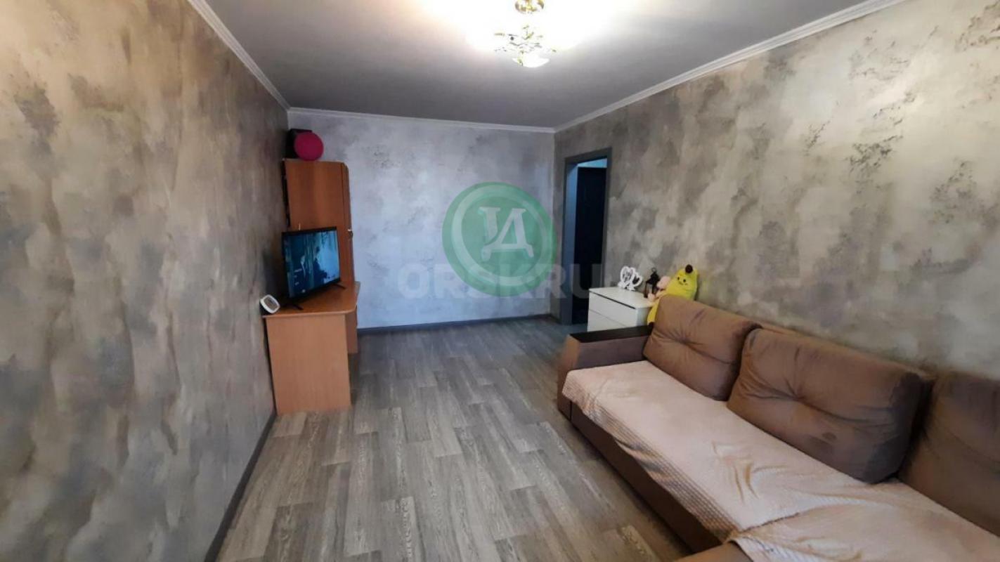 Продам 1 комнатную квартиру с отличным ремонтом по ул. - Орск