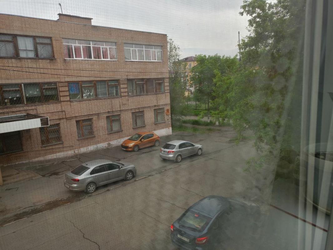Продаётся уютная двухкомнатная квартира по цене однокомнатной улица Жукова 9, район Парка.
- город Н - Новотроицк