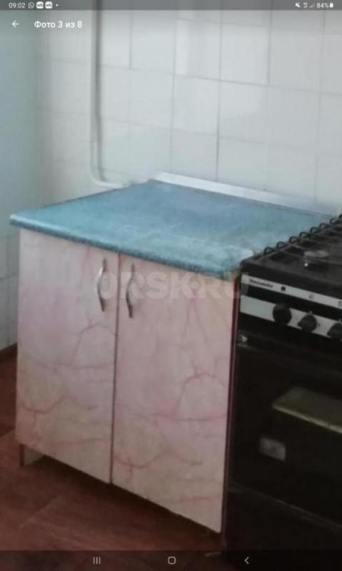 Продам диван и кресло 1500, разделочный стол 1000, тумбу с раковиной 1500. - Орск