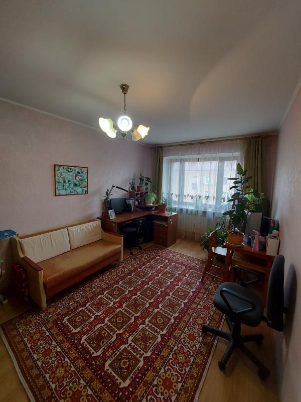 Продам трёхкомнатную квартиру общей площадью 83м. - Новотроицк
