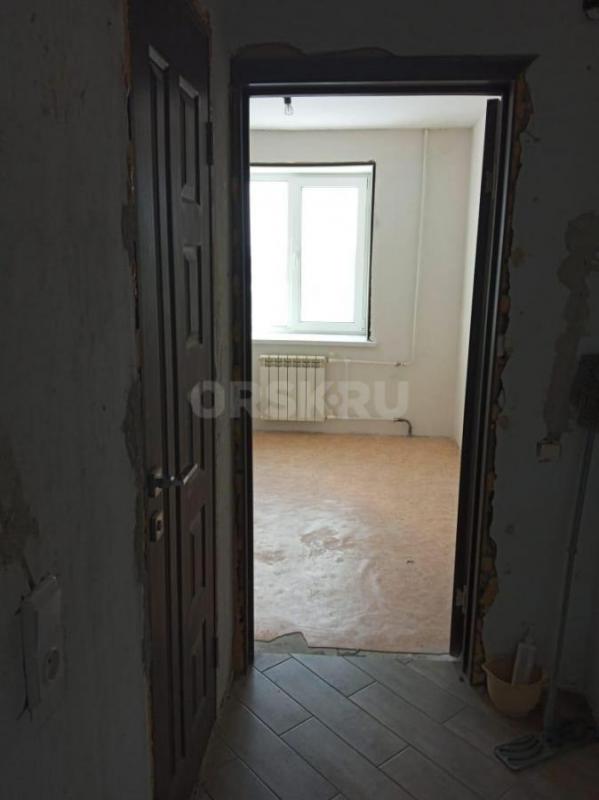 Продаётся 3,комнатная квартира в 6 микрорайоне , в 5этажном кирпичной доме ,4 этаж , санузел раздель - Орск