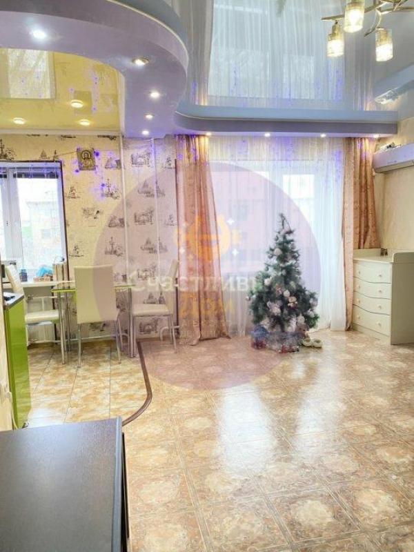 Продам шикарную 2-х комнатную квартиру в самом центре города, расположенную на 4-м этаже 5-ти этажно - Орск