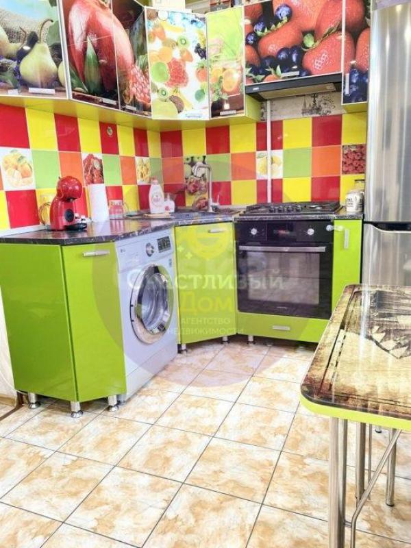 Продам шикарную 2-х комнатную квартиру в самом центре города, расположенную на 4-м этаже 5-ти этажно - Орск