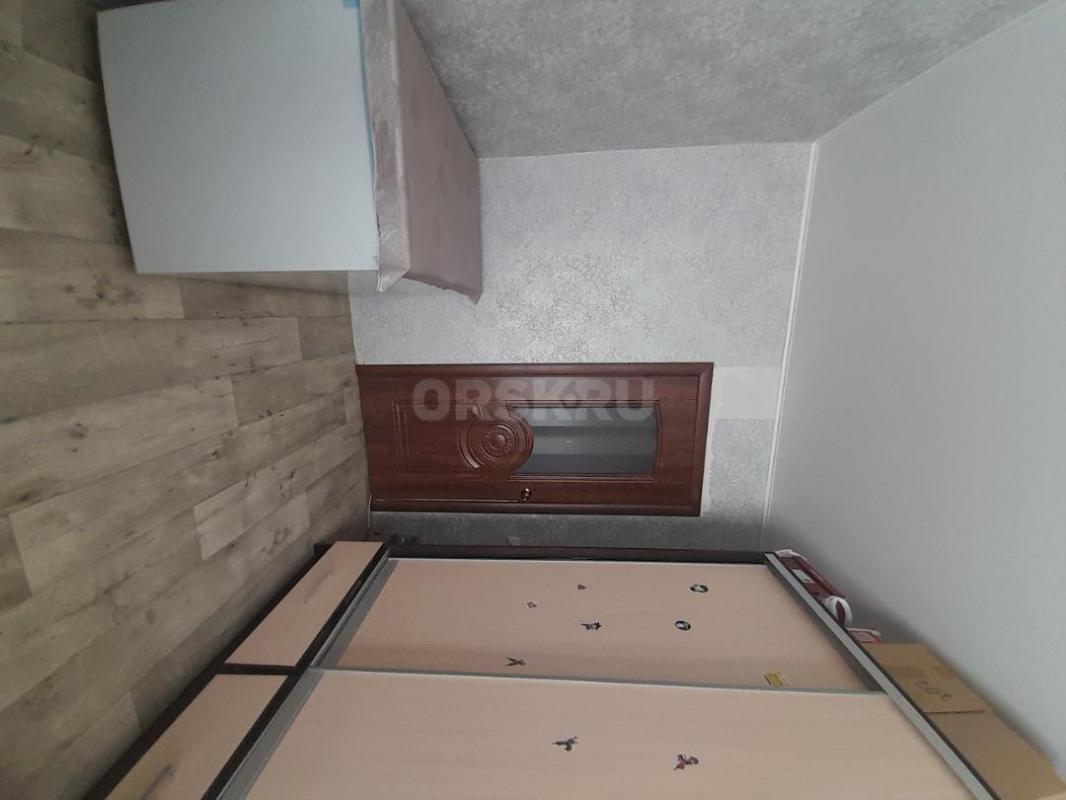 Продам трёшку на Добровольского, в квартире имеется:
 -два застеклённых балкона;
 -полы стяжка+нов - Орск
