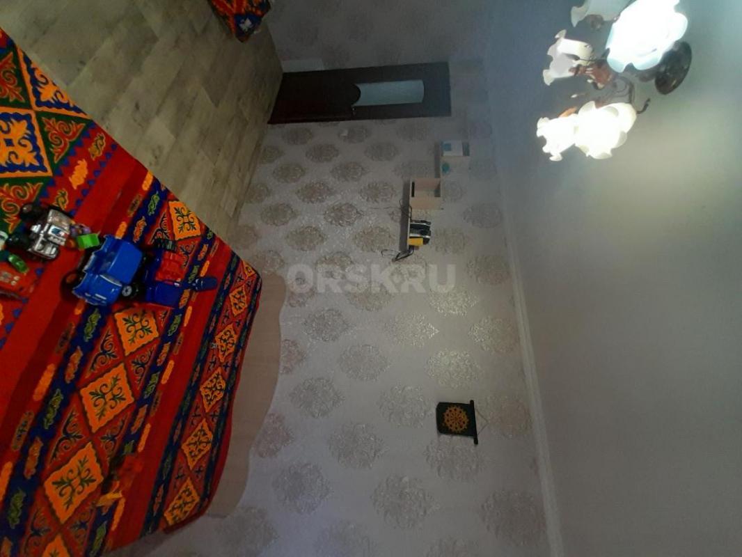 Продам трёшку на Добровольского, в квартире имеется:
 -два застеклённых балкона;
 -полы стяжка+нов - Орск