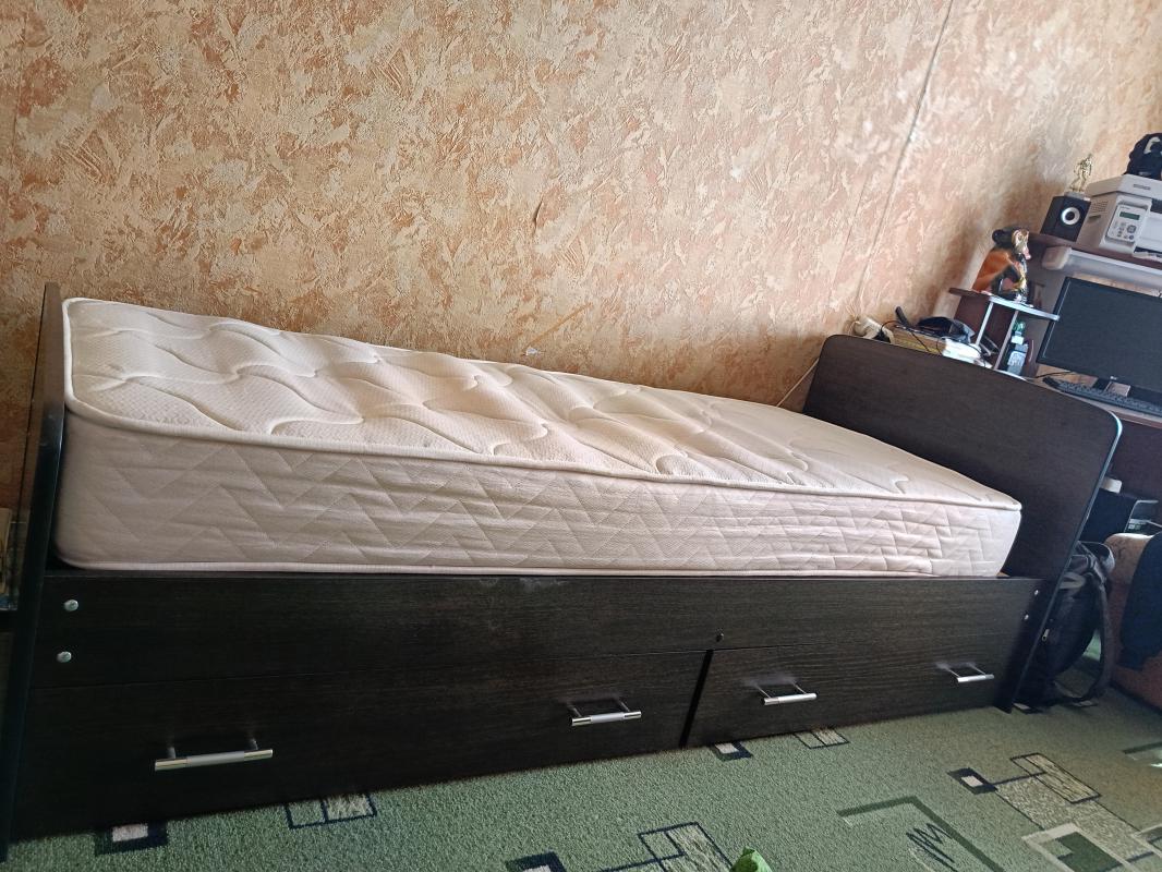 Срочно в связи с переездом продам, односпальную кровать, диван - Новотроицк