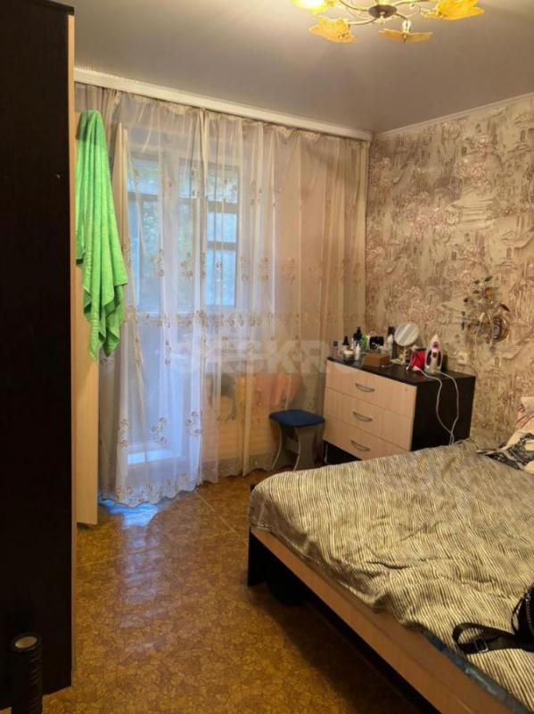 Сдам уютную, чистую трехкомнатную квартиру, остановка пл. - Орск