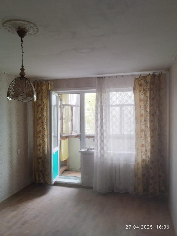 Продажа 2-х комнатной квартиры, остановка Новотроицк, третий этаж, распашонка, 2 балкона. - Новотроицк