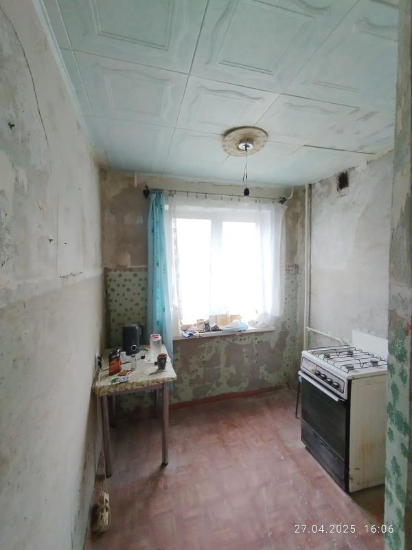 Продажа 2-х комнатной квартиры, остановка Новотроицк, третий этаж, распашонка, 2 балкона. - Новотроицк
