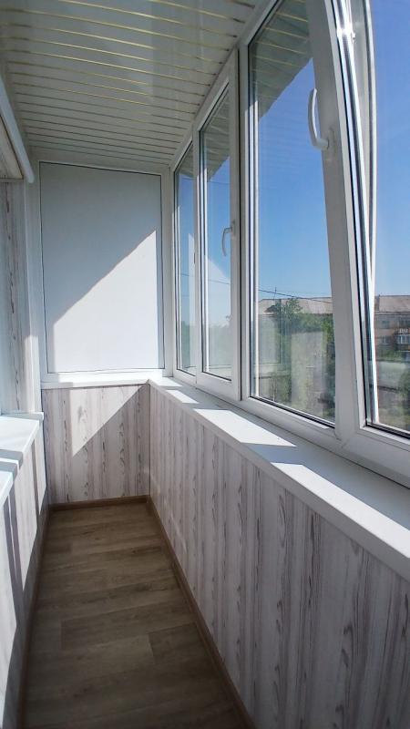 Продается  двухкомнатная  квартира с раздельными ходами по адресу г. - Новотроицк