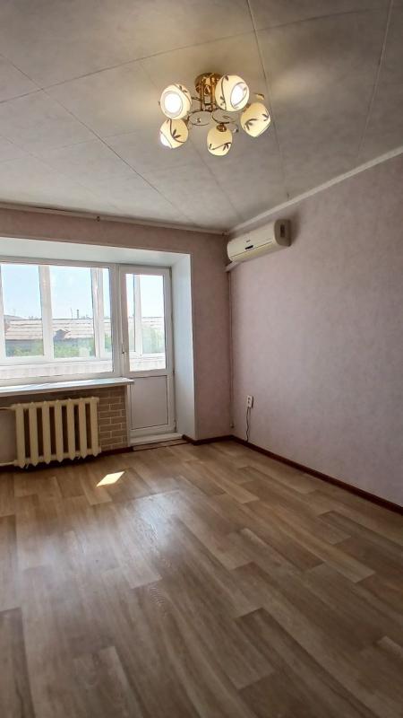 Продается  двухкомнатная  квартира с раздельными ходами по адресу г. - Новотроицк