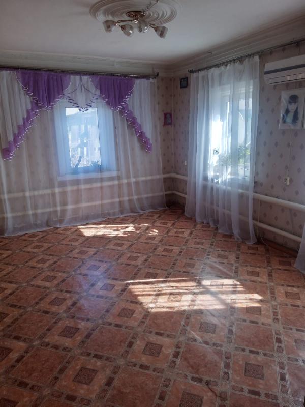 Продам дом на Юрге. рядом магазины, остановка все в шаговой доступности. - Новотроицк