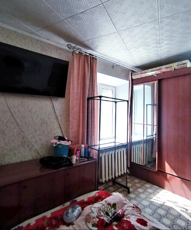 ПРОДАËТСЯ 1- КОМНАТНАЯ КВАРТИРА, НА 1 ЭТАЖЕ, 
ПО АДРЕСУ - Г. - Новотроицк