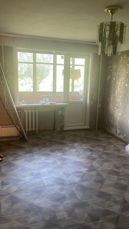 Продается 2х комнатная квартира с раздельными ходами под ремонт. - Новотроицк