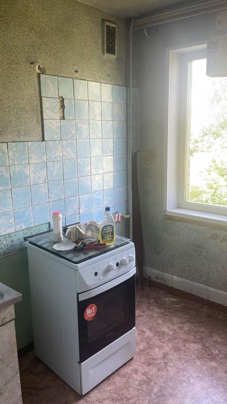 Продается 2х комнатная квартира с раздельными ходами под ремонт. - Новотроицк