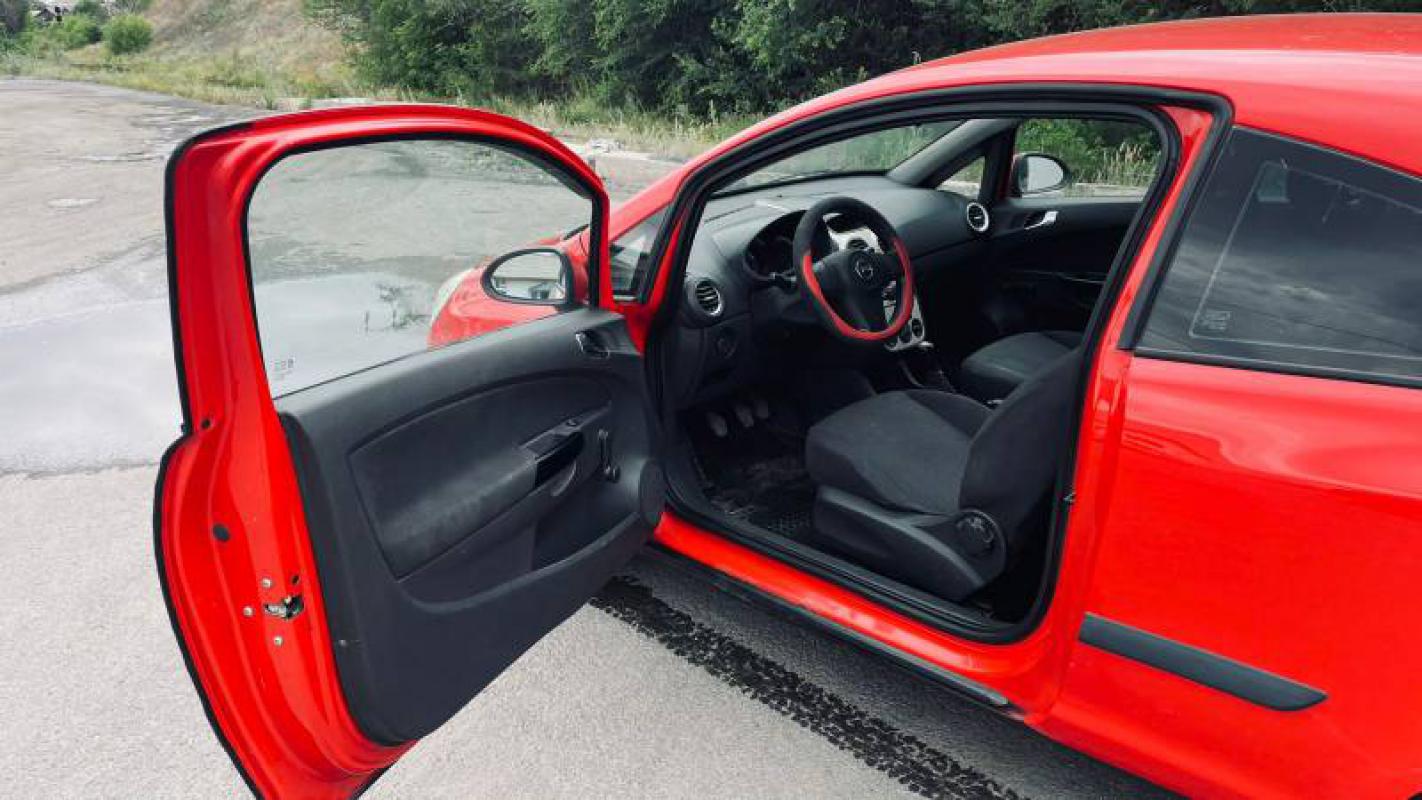 Продается Opel Corsa, 2007 года

Лёгкий, экономичный, маневренный автомобиль,

магнитола,

передние - Новотроицк