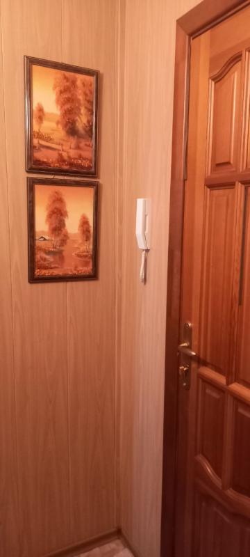 Продам двухкомнатную квартиру, квартира полностью мебелирована, есть лифт и камера у подъезда - Новотроицк