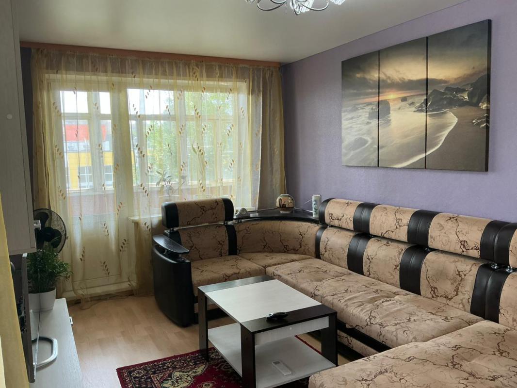 Продам 3-х комнатную квартиру на втором этаже 5-ти этажного панельного дома по адресу: г. - Новотроицк
