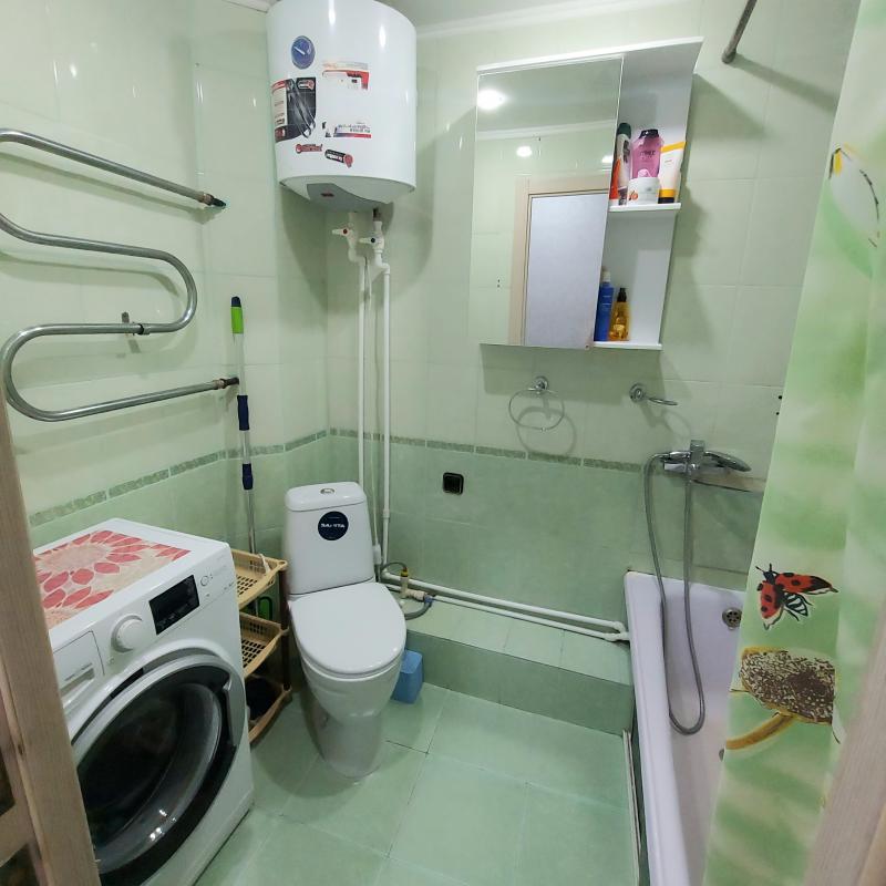 Продам 3-х комнатную квартиру на втором этаже 5-ти этажного панельного дома по адресу: г. - Новотроицк