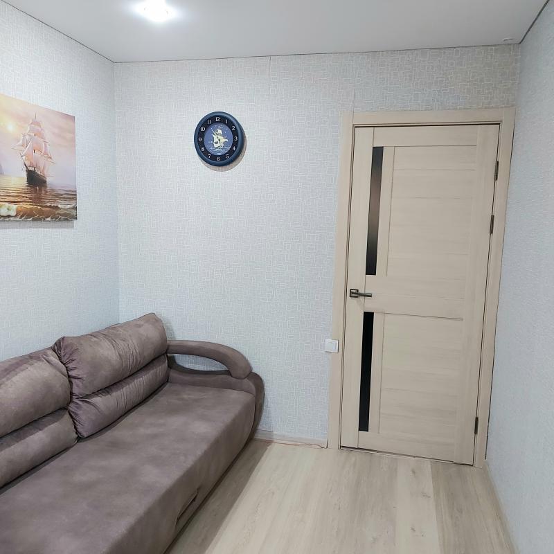 Продам 3-х комнатную квартиру на втором этаже 5-ти этажного панельного дома по адресу: г. - Новотроицк