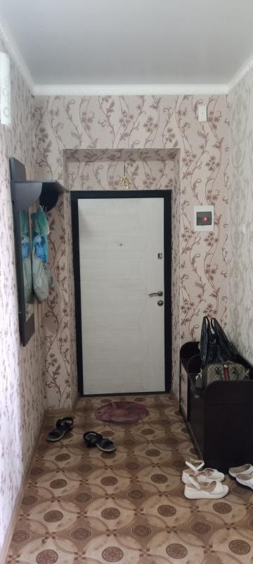 Продам (собственник), 2 х комнатную квартиру старого типа, 3 этаж, не угловая ( теплая) . - Не указан