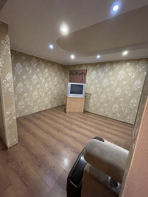 Сдам на длительный срок 2-х комнатную квартиру на 5-м этаже в центре города по адресу г. - Новотроицк